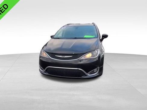 Used 2018 Chrysler Pacifica Touring-L image 4