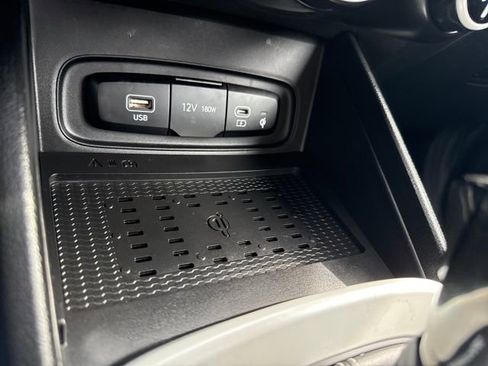 Certified 2025 Hyundai Venue Limited image 30