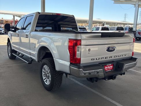 Used 2017 Ford F250 XLT w/ XLT Value Package AWD/4WD image 4