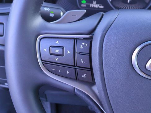 Certified 2024 Lexus ES 300h w/ Premium Package image 20