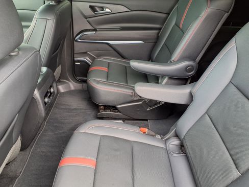 Used 2024 Chevrolet Traverse RS image 31