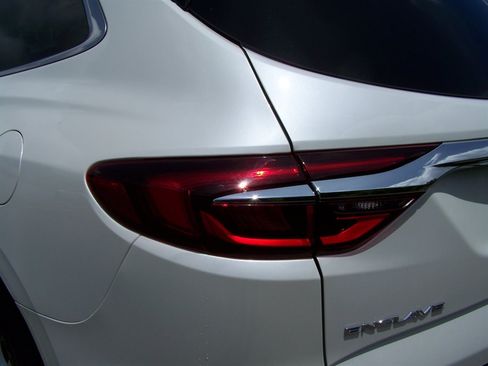 Used 2021 Buick Enclave Essence FWD image 21