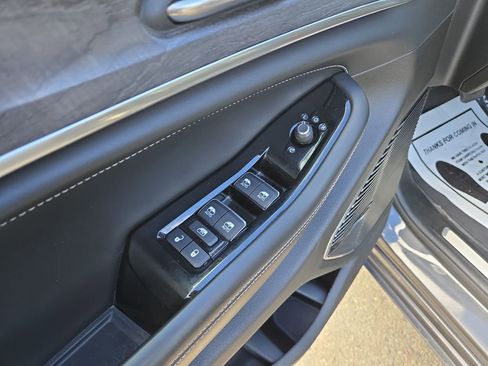 Certified 2022 Jeep Grand Cherokee Overland w/ Luxury Tech Group IV image 13