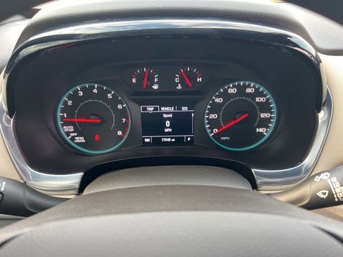 Used 2022 Chevrolet Traverse LS image 17