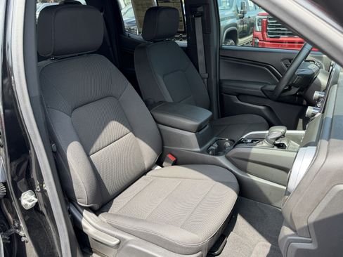 Used 2024 Chevrolet Colorado LT AWD/4WD image 32