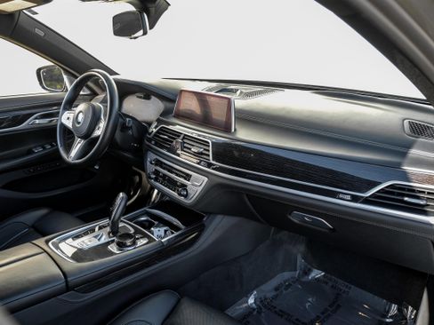 Used 2020 BMW 750i xDrive w/ Executive Package image 12