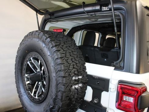 Used 2024 Jeep Wrangler Unlimited Rubicon w/ XTREMEE 35" Tire Package AWD/4WD image 31