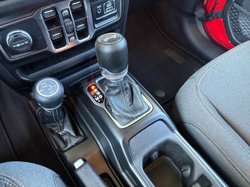 Used 2025 Jeep Wrangler Unlimited Sport AWD/4WD image 37