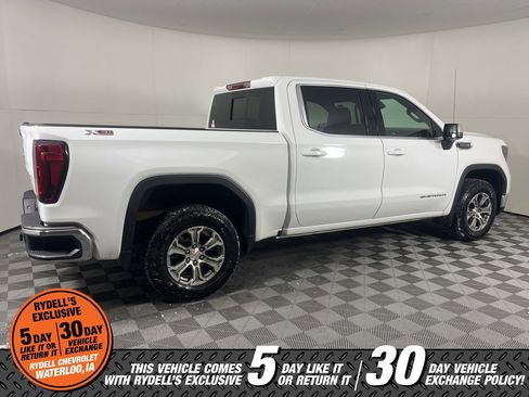Used 2024 GMC Sierra 1500 SLE w/ Preferred Package image 3