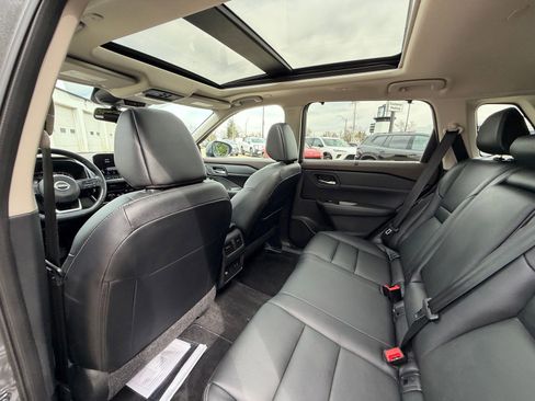 Used 2023 Nissan Rogue SL w/ SL Premium Package image 24