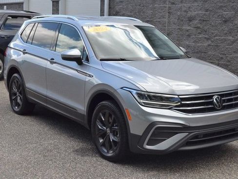 Used 2024 Volkswagen Tiguan SE AWD/4WD image 2