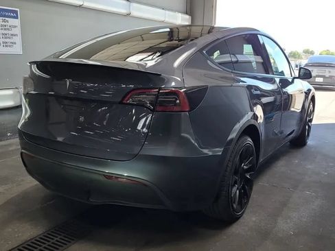 Used 2023 Tesla Model Y Long Range AWD/4WD image 2