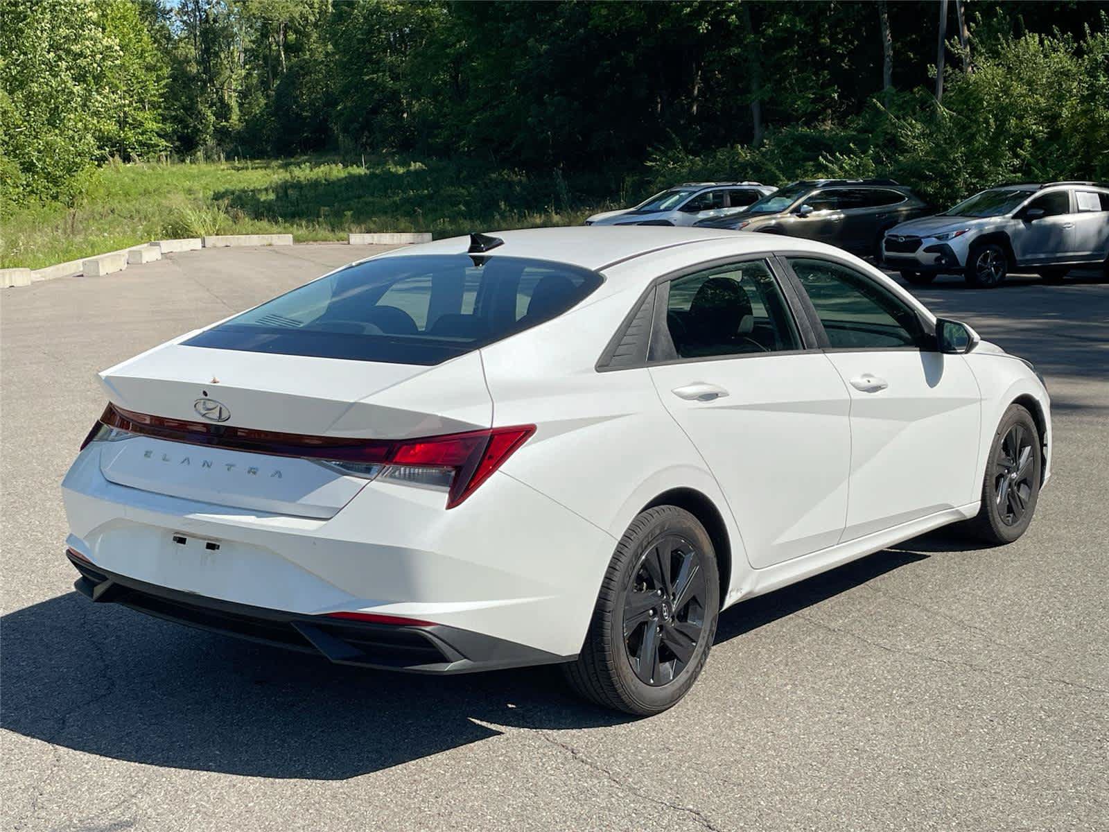 Used 2021 Hyundai Elantra SEL w/ Convenience Package FWD image 5