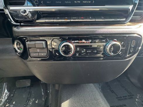 Used 2023 GMC Sierra 1500 SLE image 31