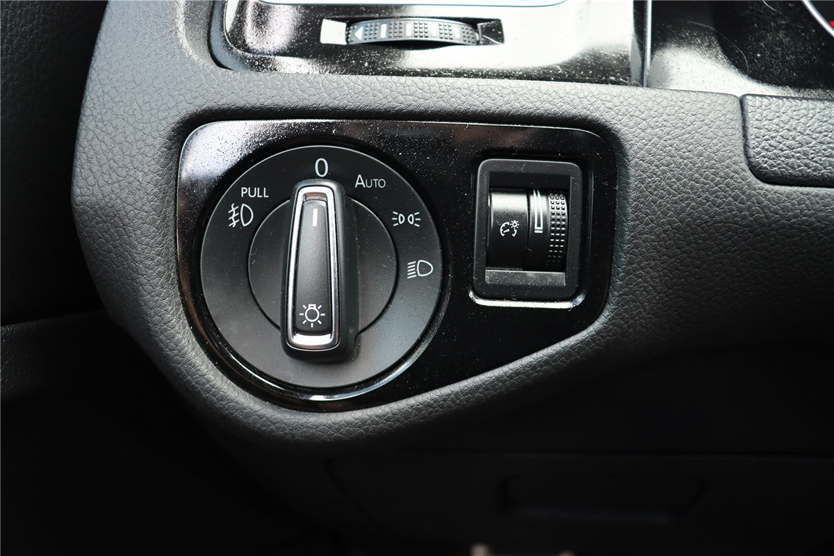 Used 2019 Volkswagen GTI S w/ Driver Assistance Package FWD image 28
