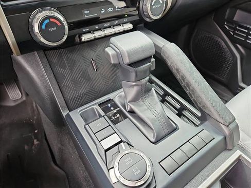 Used 2025 Toyota Tacoma SR5 AWD/4WD image 12
