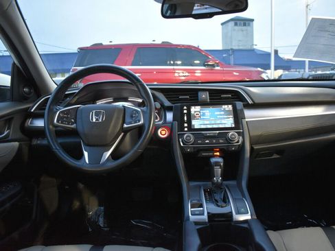 Used 2017 Honda Civic Touring image 2