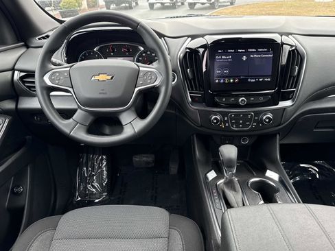 Used 2023 Chevrolet Traverse LT image 2