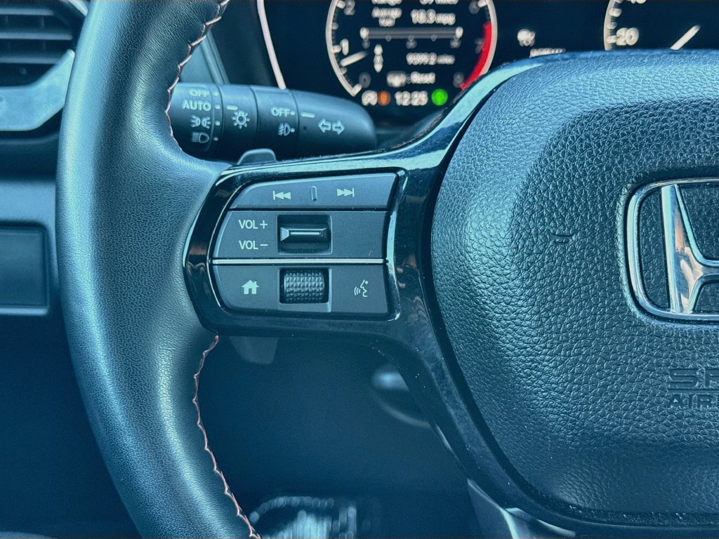 Used 2025 Honda Pilot TrailSport image 19