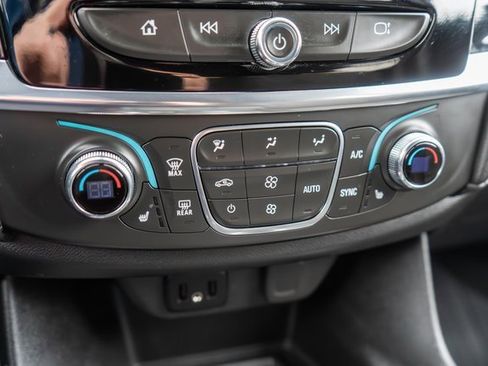 Used 2023 Chevrolet Traverse LT image 30