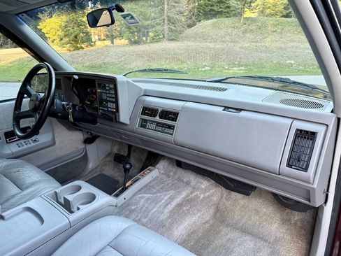Used 1994 Chevrolet Suburban 4WD image 47