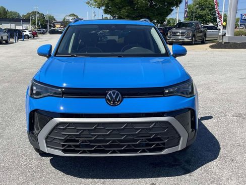 Certified 2025 Volkswagen Taos SE FWD image 2