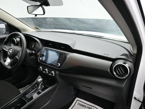 Used 2023 Nissan Kicks SV FWD image 9