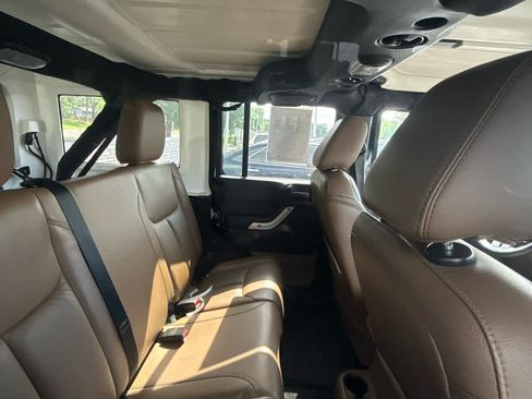 Used 2014 Jeep Wrangler Unlimited Rubicon AWD/4WD image 13