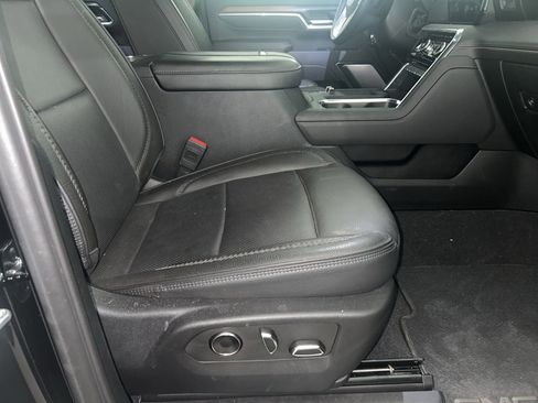 Used 2025 GMC Sierra 3500 Denali image 9