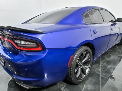 Used 2020 Dodge Charger SXT w/ Blacktop Package RWD image 10