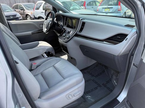 Used 2016 Toyota Sienna XLE w/ XLE Navigation Package FWD image 77