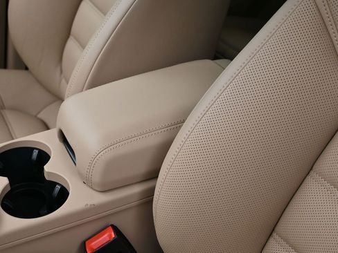 New 2026 Porsche Macan Turbo image 21