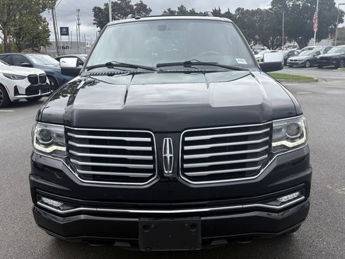 Used 2017 Lincoln Navigator Select image 3