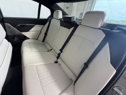 Used 2027 BMW 530i w/ Convenience Package RWD image 26