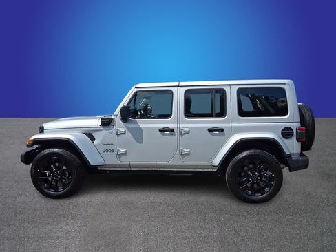 Used 2024 Jeep Wrangler Unlimited Sahara AWD/4WD image 7