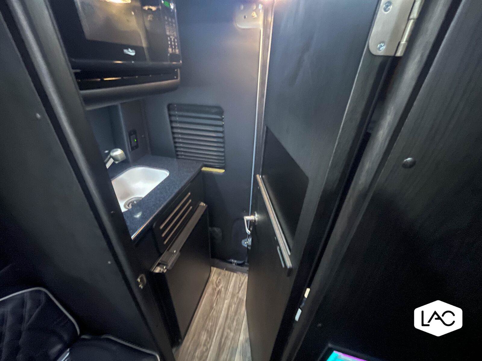 Used 2023 Mercedes-Benz Sprinter 2500 image 12