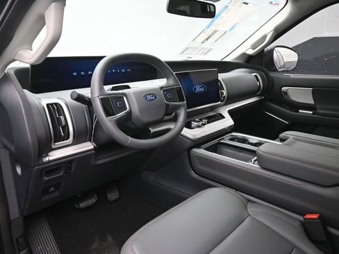 New 2025 Ford Expedition Active image 19