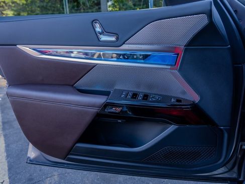 Used 2024 BMW i7 eDrive50 image 15