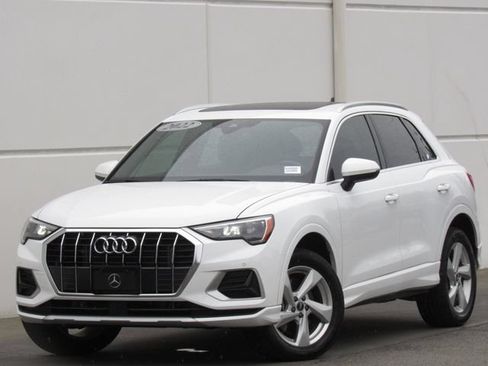 Used 2022 Audi Q3 2.0T Premium w/ Convenience Package AWD/4WD image 1