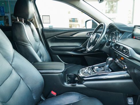 Used 2018 MAZDA CX-9 Touring image 16