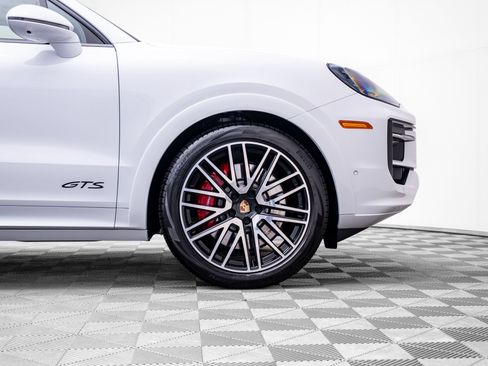 Used 2026 Porsche Cayenne GTS AWD/4WD image 37