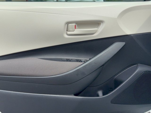 Used 2025 Toyota Corolla LE w/ Convenience Package FWD image 13