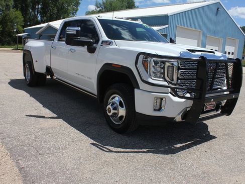 Used 2023 GMC Sierra 3500 Denali w/ Denali Ultimate Package AWD/4WD image 3