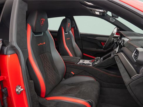 Used 2024 Lamborghini Urus Performante AWD/4WD image 18
