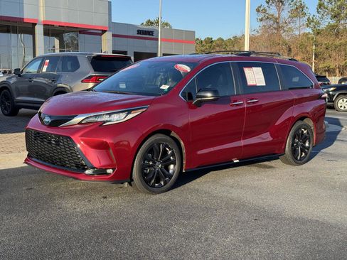 Certified 2023 Toyota Sienna XSE image 2