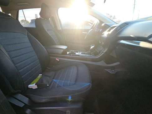 Used 2018 Ford Edge SE FWD image 11