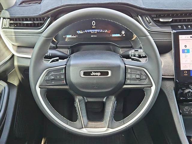 Certified 2023 Jeep Grand Cherokee Limited w/ Luxury Tech Group II AWD/4WD image 13