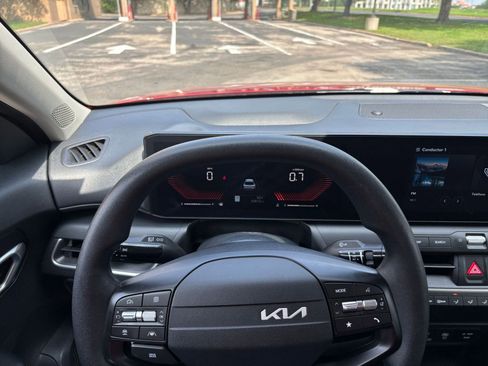 Used 2025 Kia K4 FWD image 29