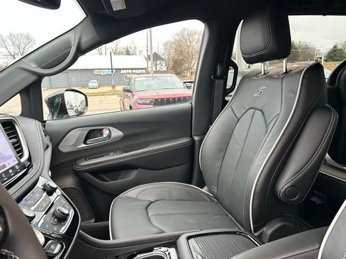 New 2026 Chrysler Pacifica Limited w/ S Appearance Package image 31