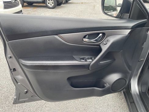 Used 2016 Nissan Rogue S AWD/4WD image 12